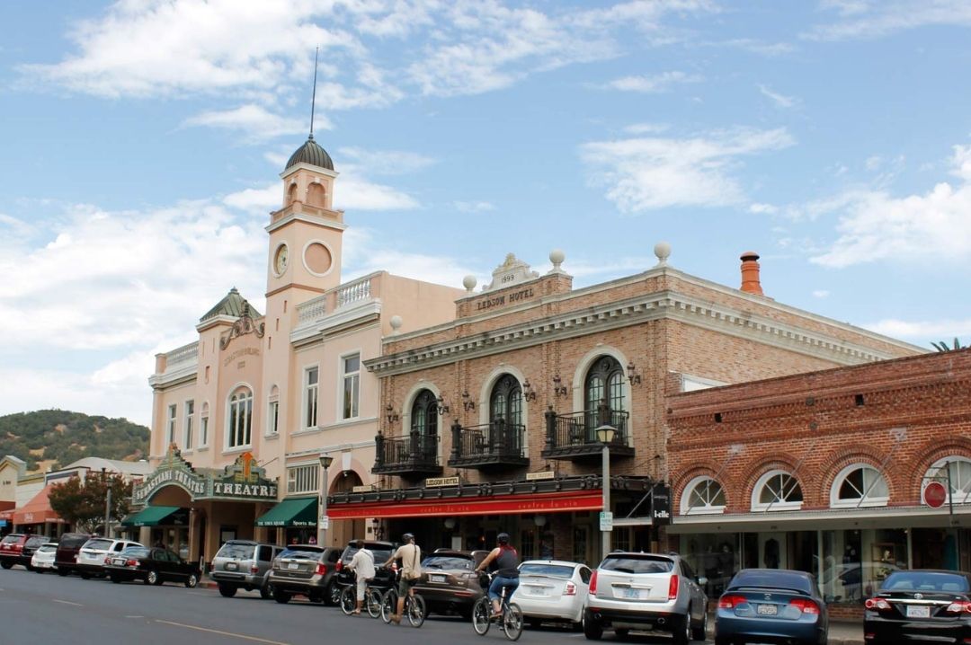 Sonoma Square Plaza for shopping sonoma_square_plaza